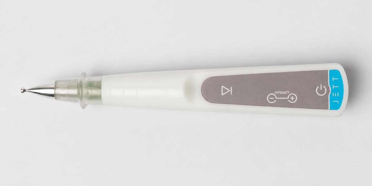 Jett Plasma Pen device with silver microcurrent tip for dry eye and eyelid treatment.